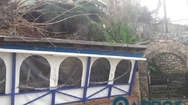Κατολισθήσεις στη Μεσσηνία: Καταπλακώθηκε κατάστημα στην παραλία της Στούπας